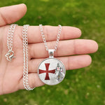 Collier templier pendentif croix pattée rouge émail blanc - Vignette | Médiéfan