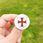 Broche templière croix pattée rouge émail blanc - Vignette | Médiéfan