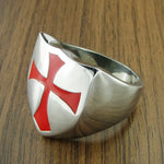 Bague bouclier de chevalier templier croix rouge gravée - Vignette | Médiéfan