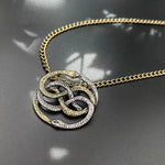 Collier Médaillon aux Serpents Entrelacés - Vignette | Médiéfan