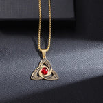 Collier Triquetra à Pierre Rouge - Vignette | Médiéfan