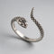 Bague Serpent à Queue Dressée sur fond clair