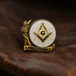 Pin's franc-maçon compas et équerre « Freedom » doré - Vignette | Médiéfan