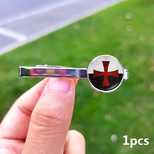 Pince à cravate templière croix rouge émail blanc