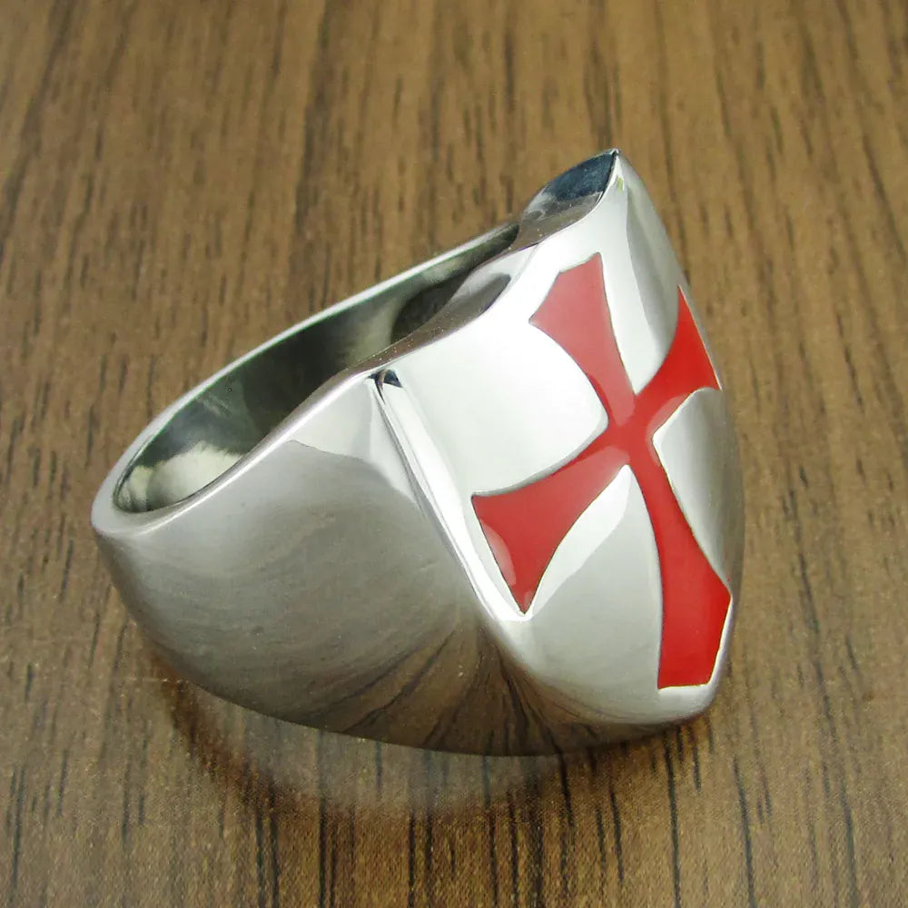 Bague bouclier de chevalier templier croix rouge gravée