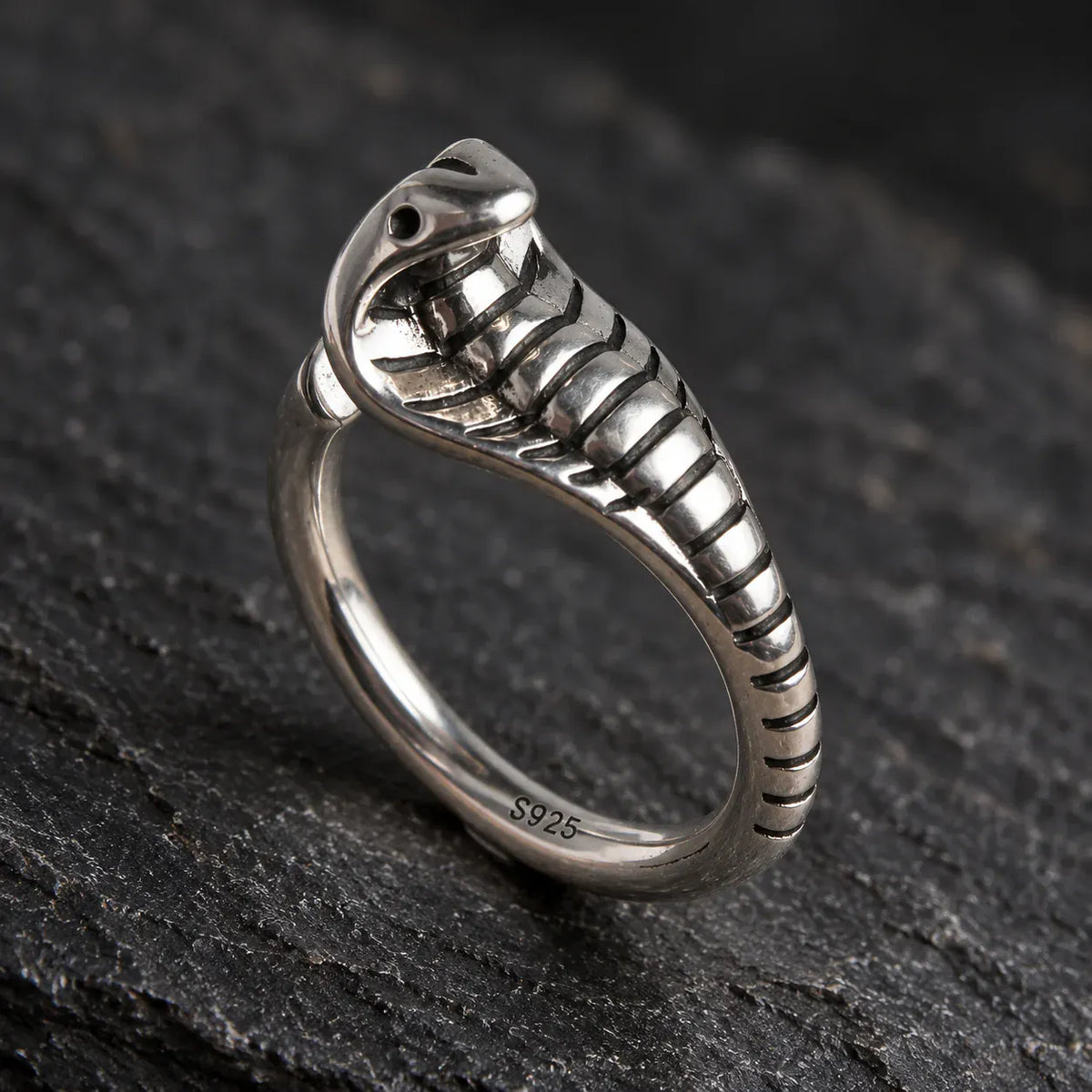 Bague Cobra au Capuchon Déployé Réglable