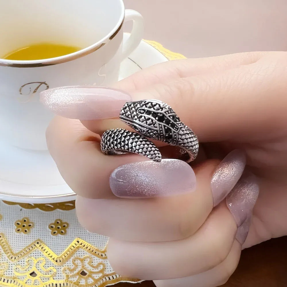 Bague Grand Serpent Gravé Œil Noir Réglable