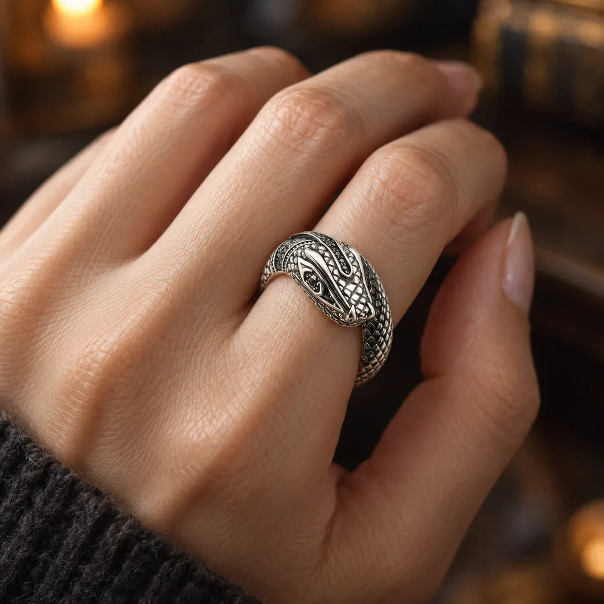 Bague Grand Serpent Gravé Œil Noir Réglable