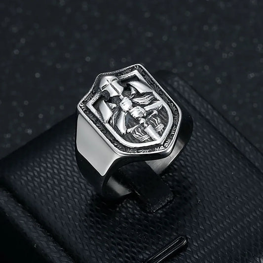 Bague guerrier médiéval épée et bouclier