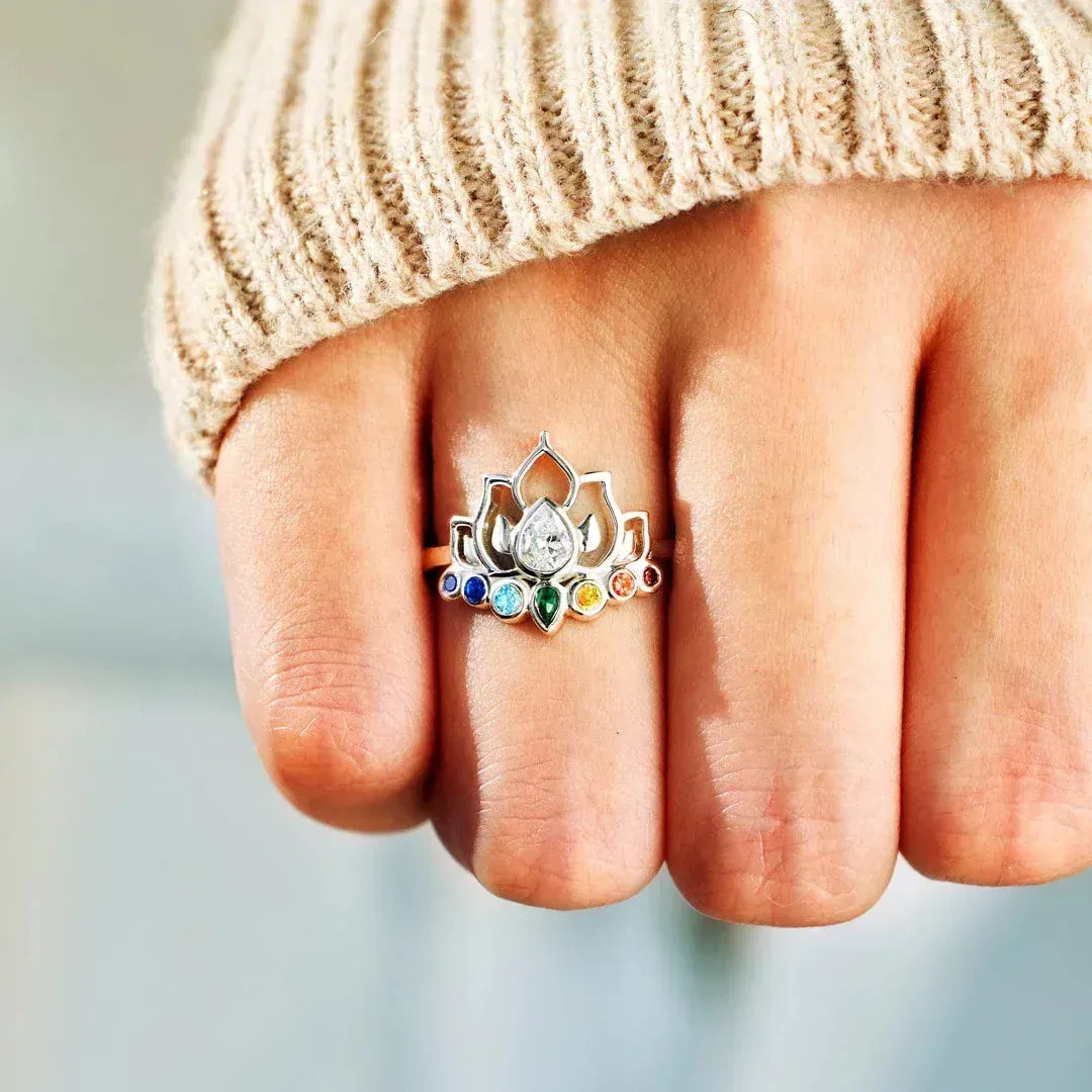 Bague Lotus Ajourée à Zircon Poire et 7 Chakras