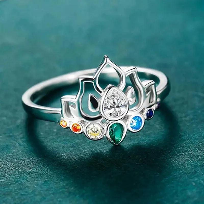 Bague Lotus Ajourée à Zircon Poire et 7 Chakras