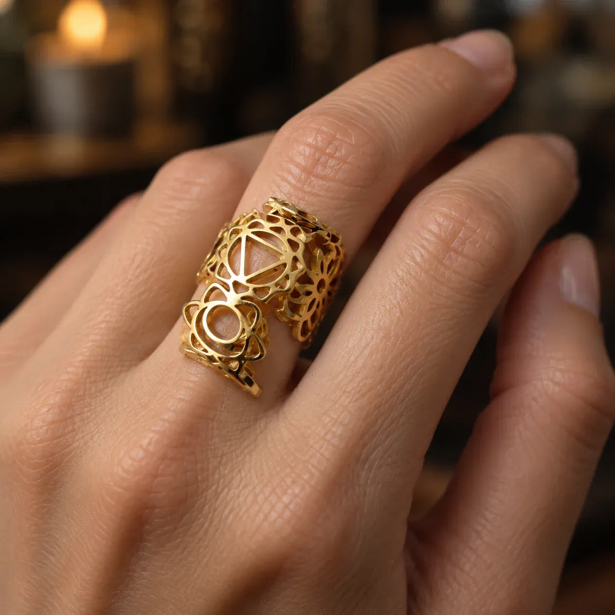 Bague Ouverte Symboles des 7 Chakras Ajourés