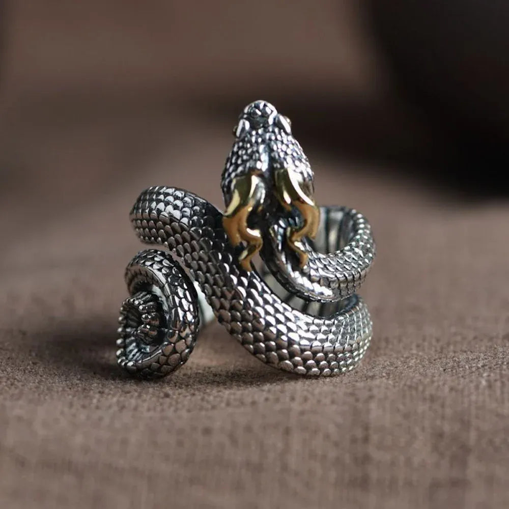 Bague Serpent Dressé aux Rehauts Dorés