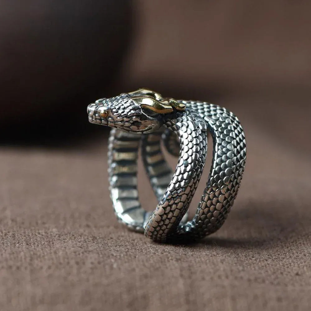 Bague Serpent Dressé aux Rehauts Dorés