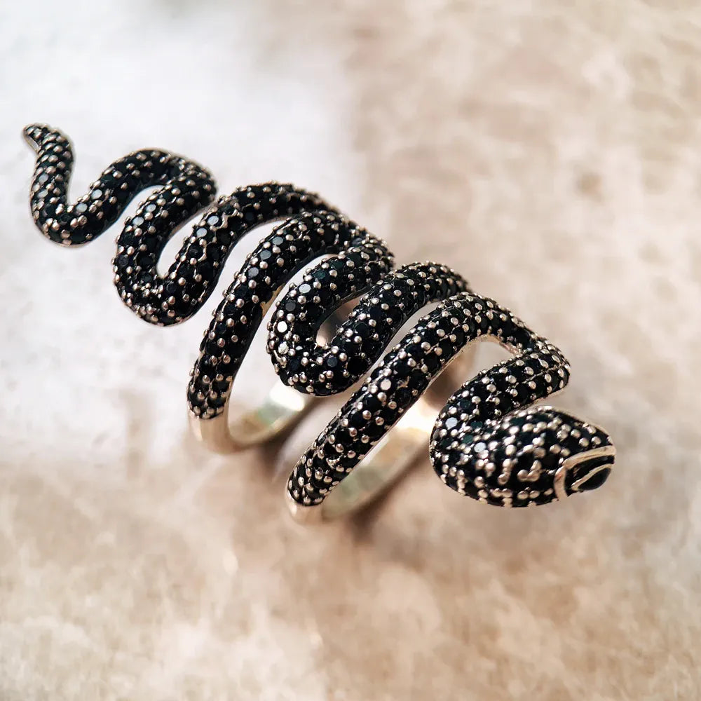 Bague Serpent Ondulant Pavé Noir Réglable