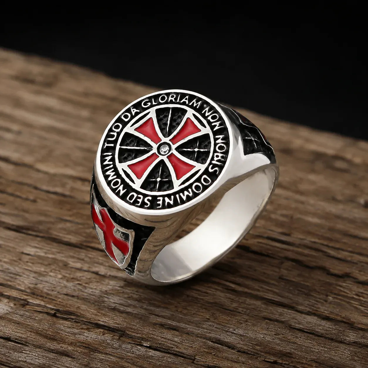 Bague templière croix pattée rouge et bouclier