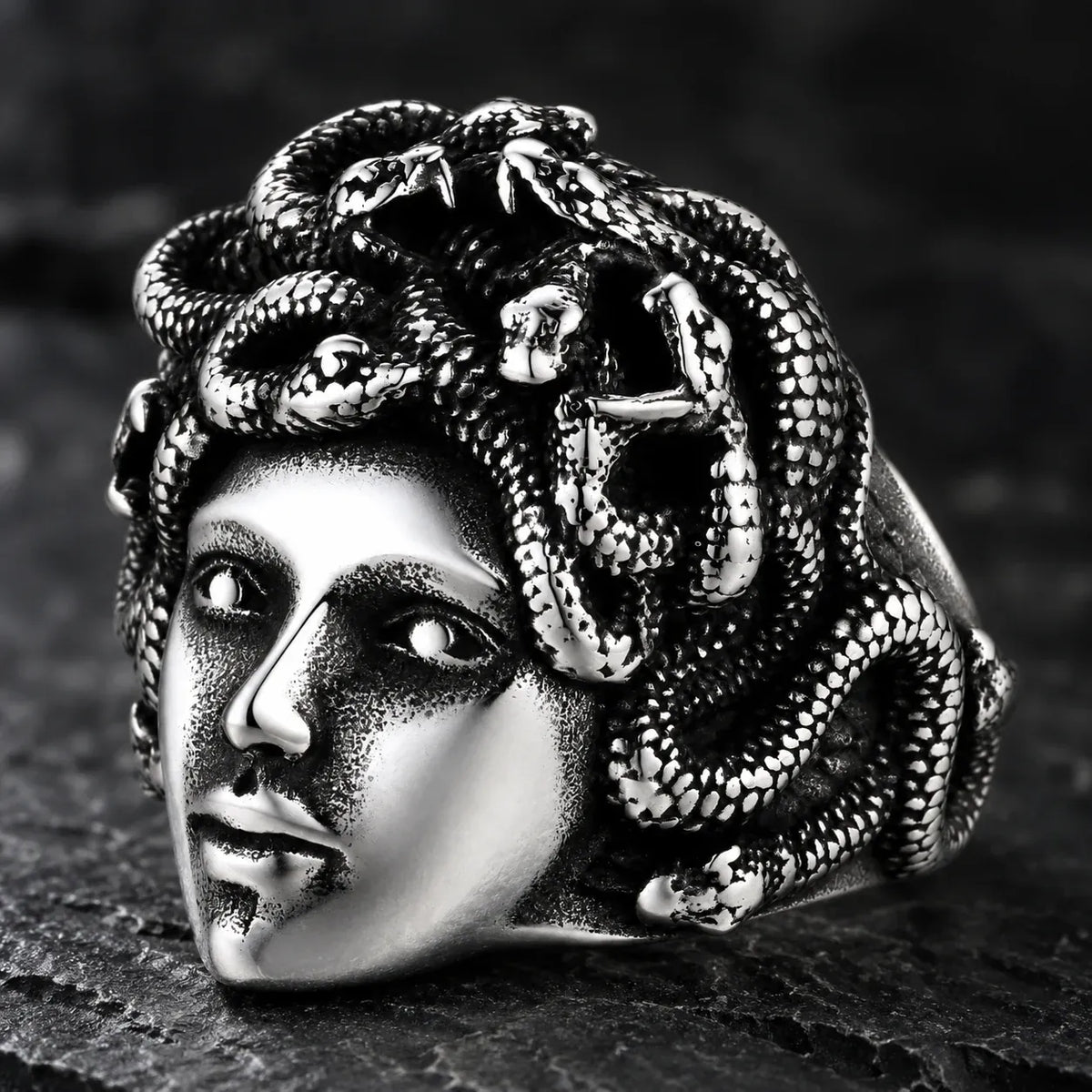 Bague Tête de Méduse Sculptée