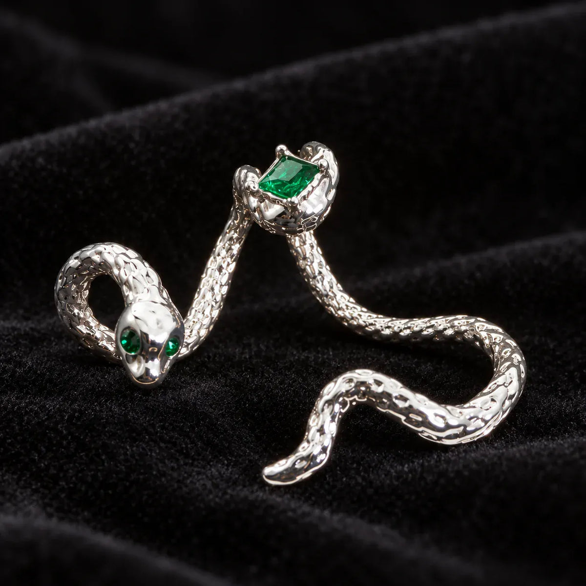 Bijou d’Oreille Serpent à la Pierre Verte