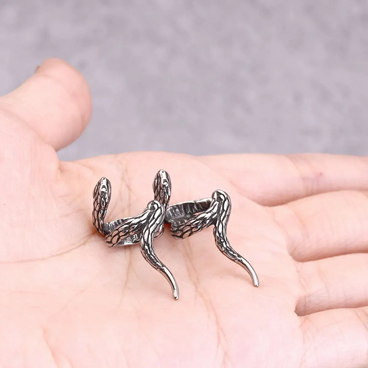 Bijou d'Oreille Serpent en Spirale