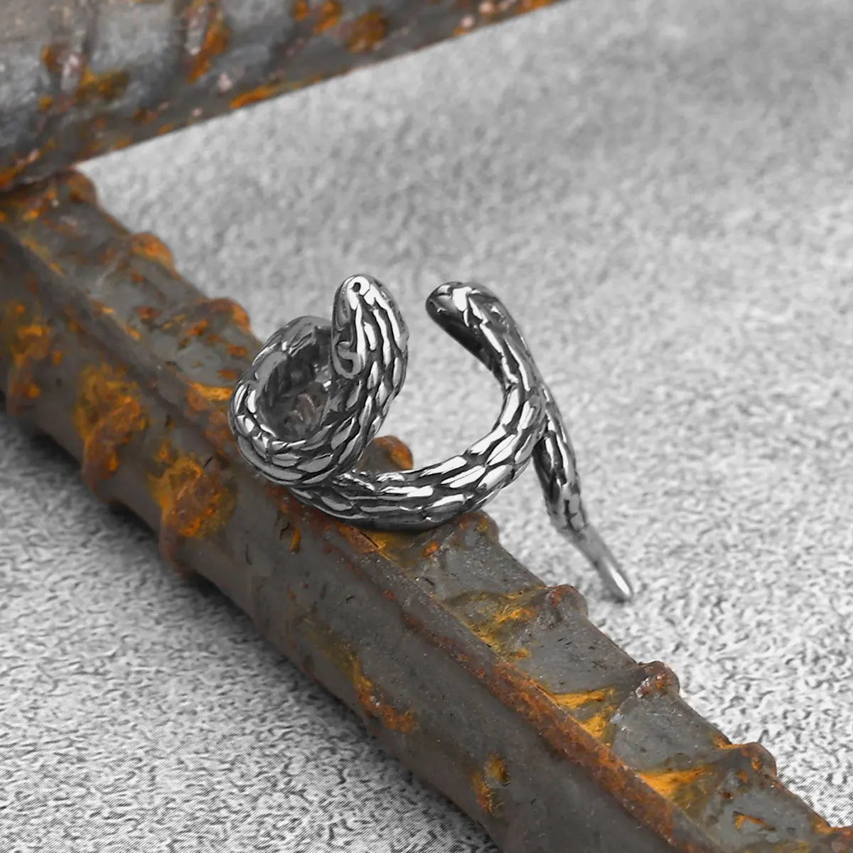 Bijou d'Oreille Serpent en Spirale
