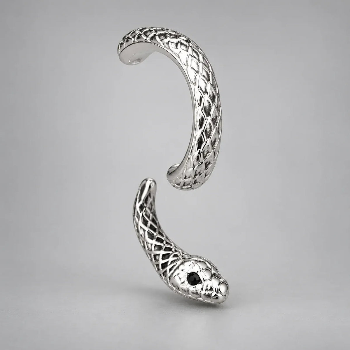 Boucles d’Oreilles Serpent Lové au Lobe Argenté