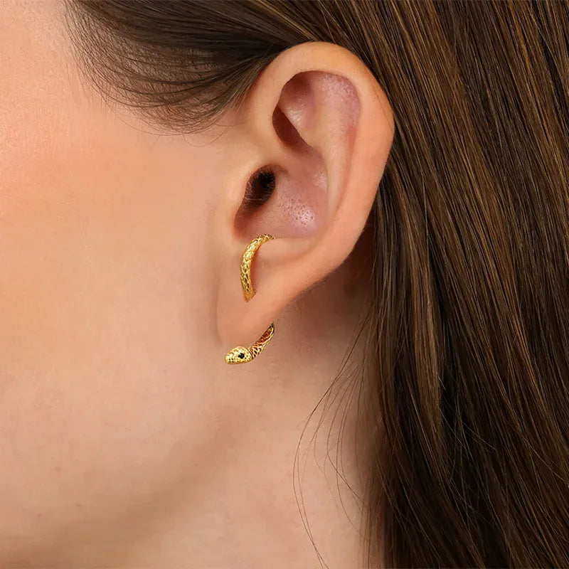 Boucles d’Oreilles Serpent Lové au Lobe Doré