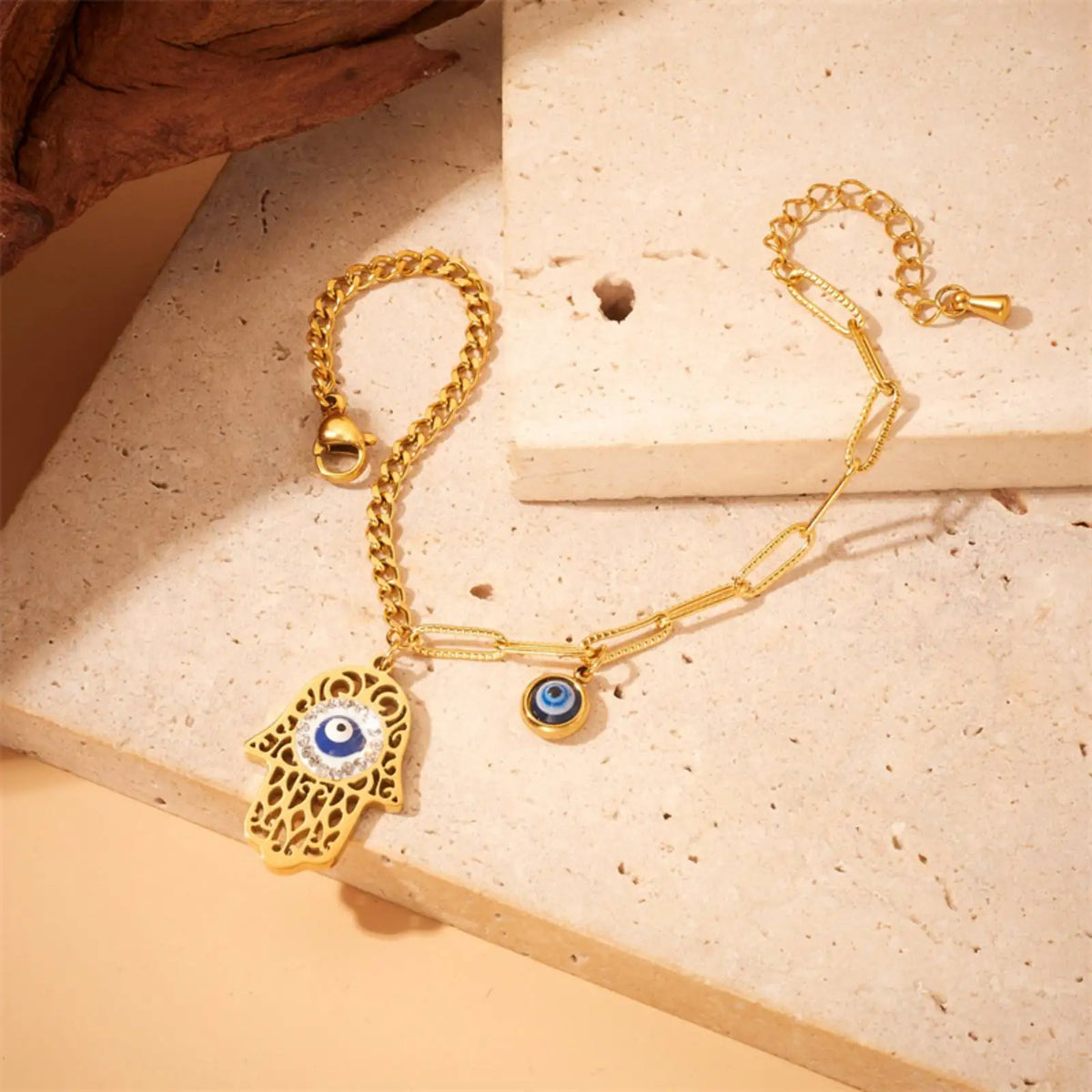 Bracelet Doré Main de Fatima et Breloque Œil Bleu Doré