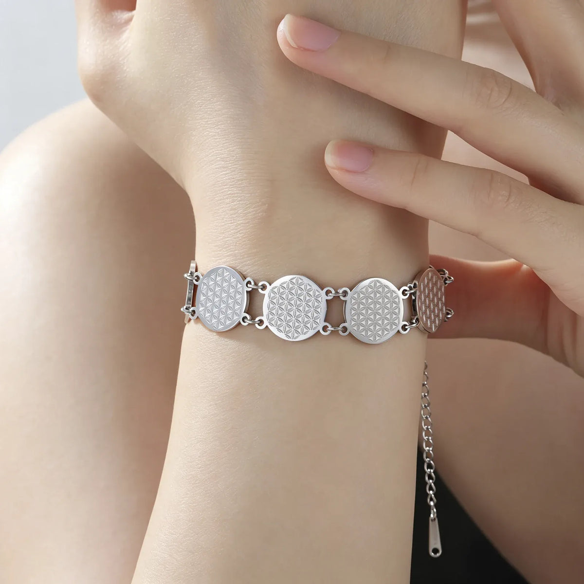 Bracelet Fleur de Vie à Pétales Gravés Argenté