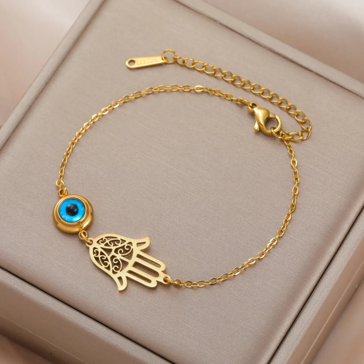 Bracelet Main de Fatima Filigranée et Cabochon Bleu