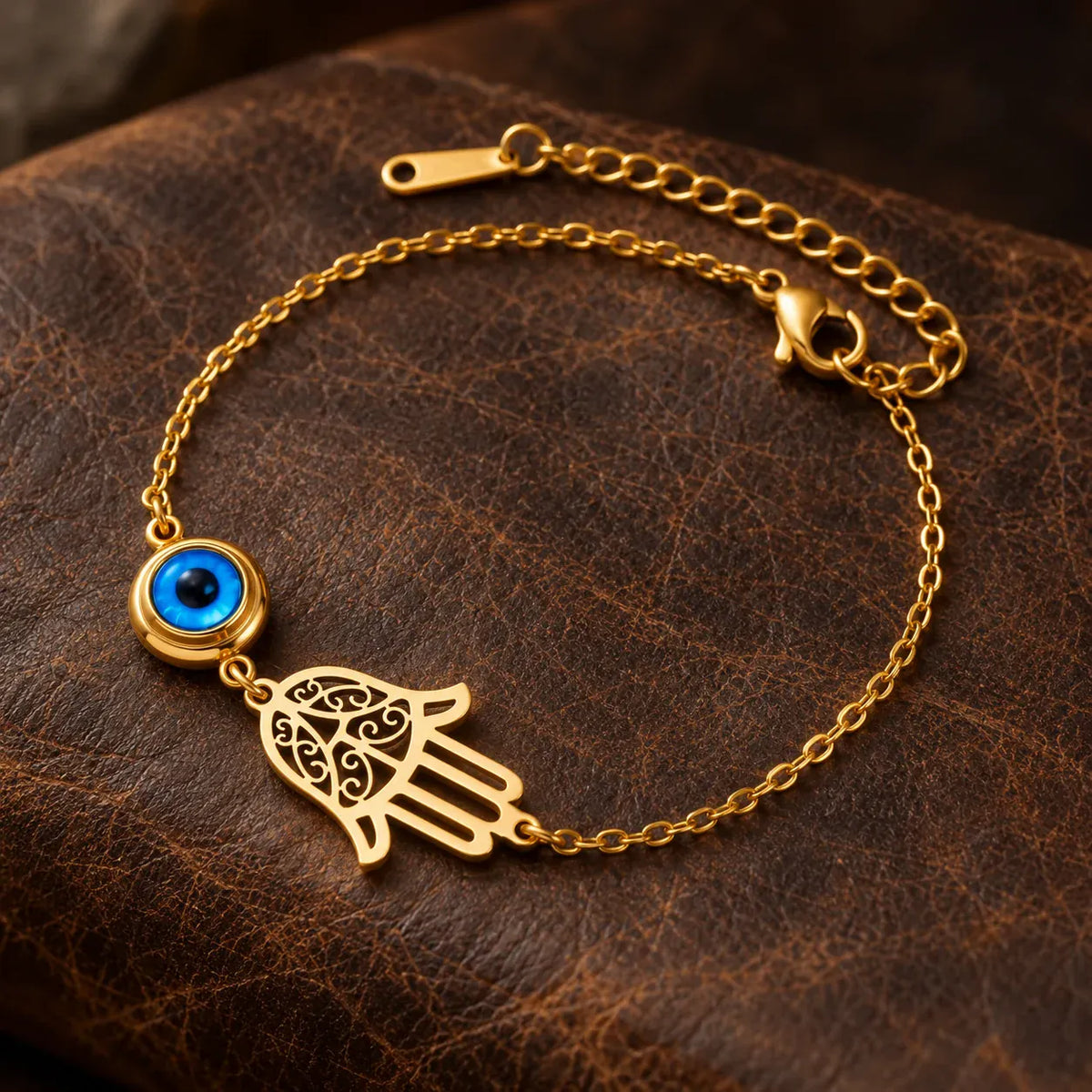 Bracelet Main de Fatima Filigranée et Cabochon Bleu
