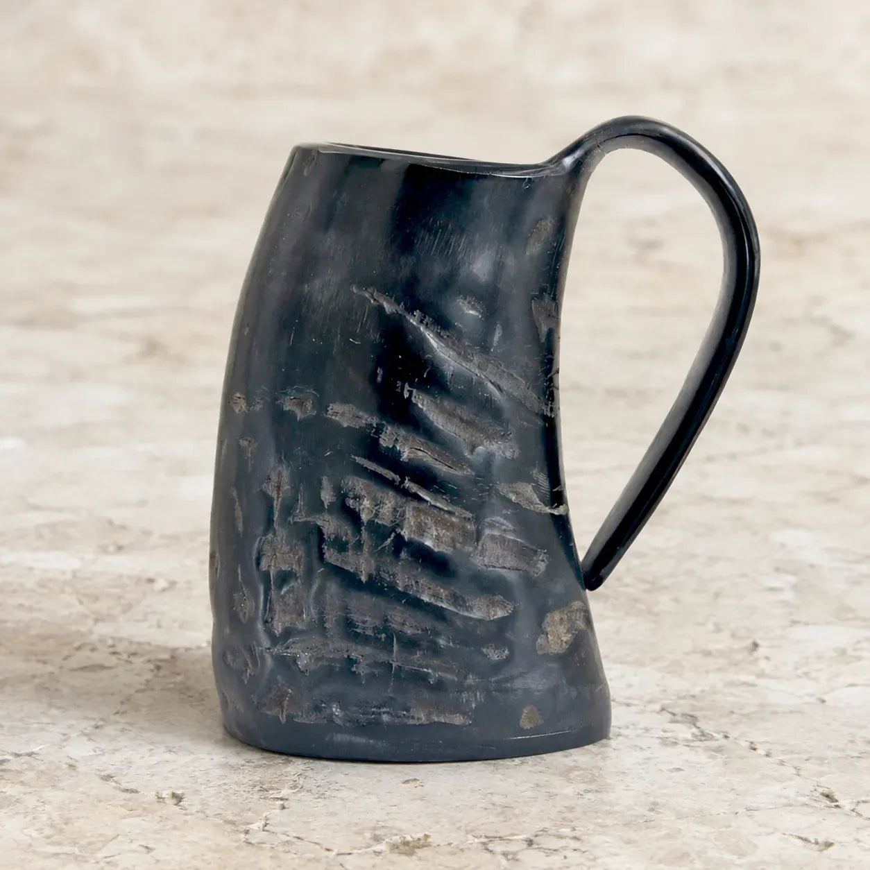 Chope à Boire en Corne de Buffle Noir