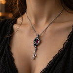 Collier Clé au Serpent et Pierre Pourpre - Vignette | Médiéfan