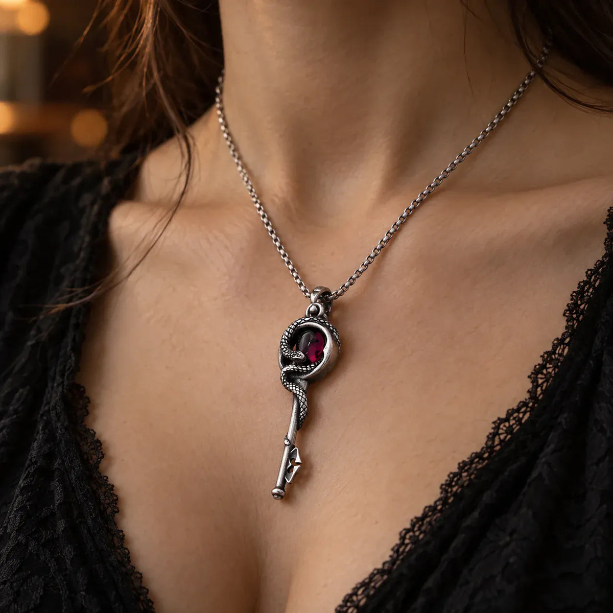 Collier Clé au Serpent et Pierre Pourpre