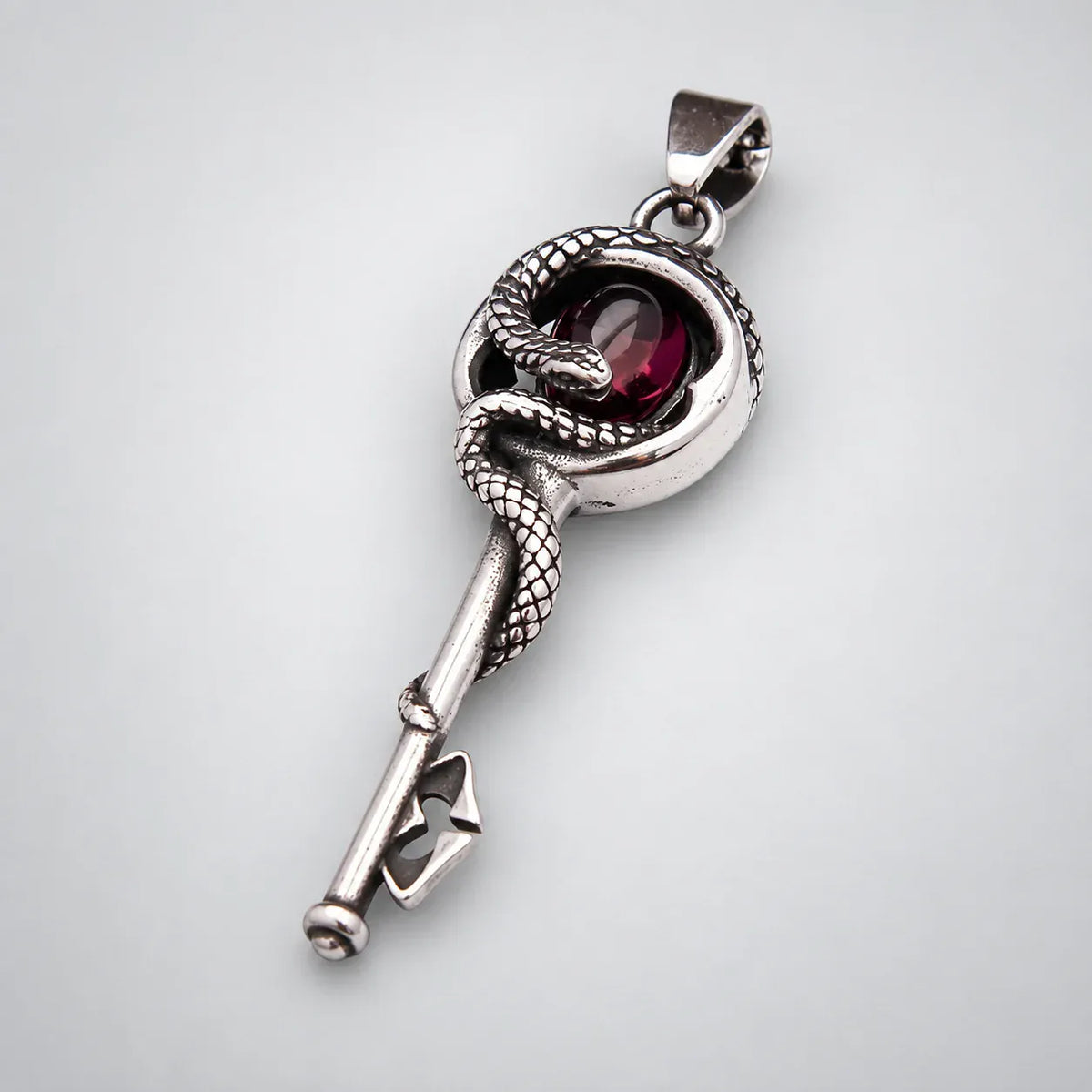 Collier Clé au Serpent et Pierre Pourpre Pendentif seul