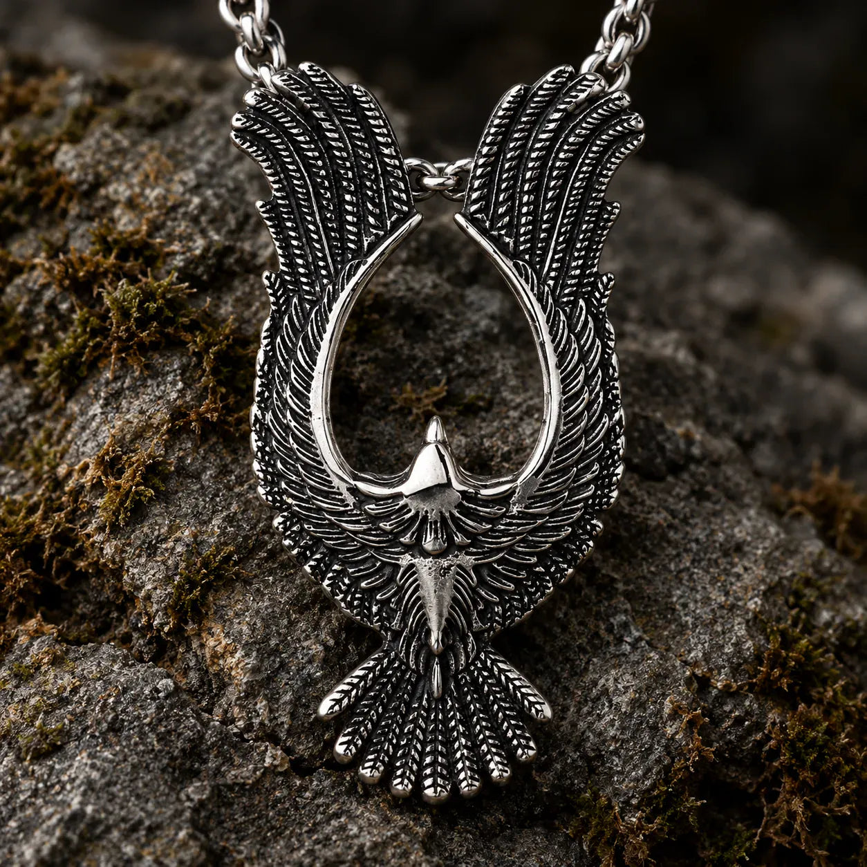 Collier Corbeau aux Ailes Déployées