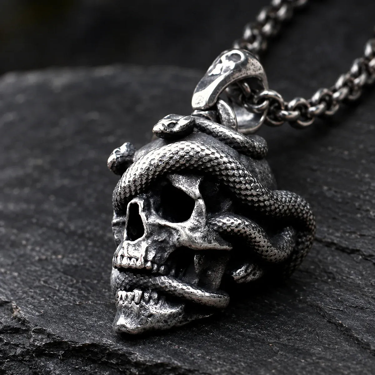 Collier Crâne aux Serpents