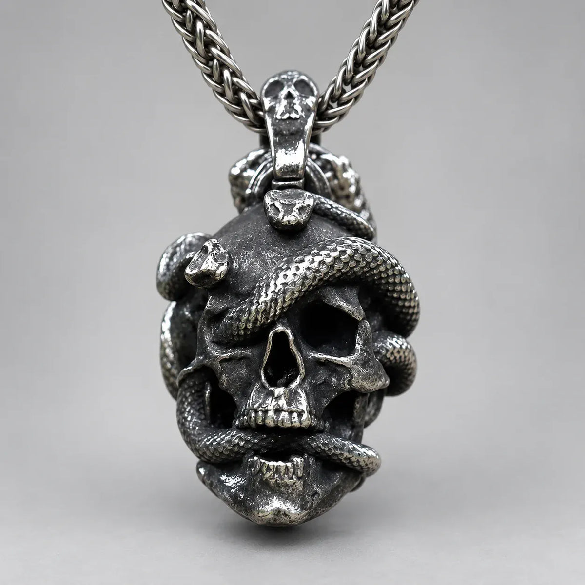 Collier Crâne aux Serpents Chaîne palmier