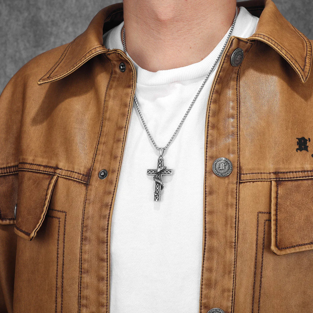 Collier Croix au Serpent