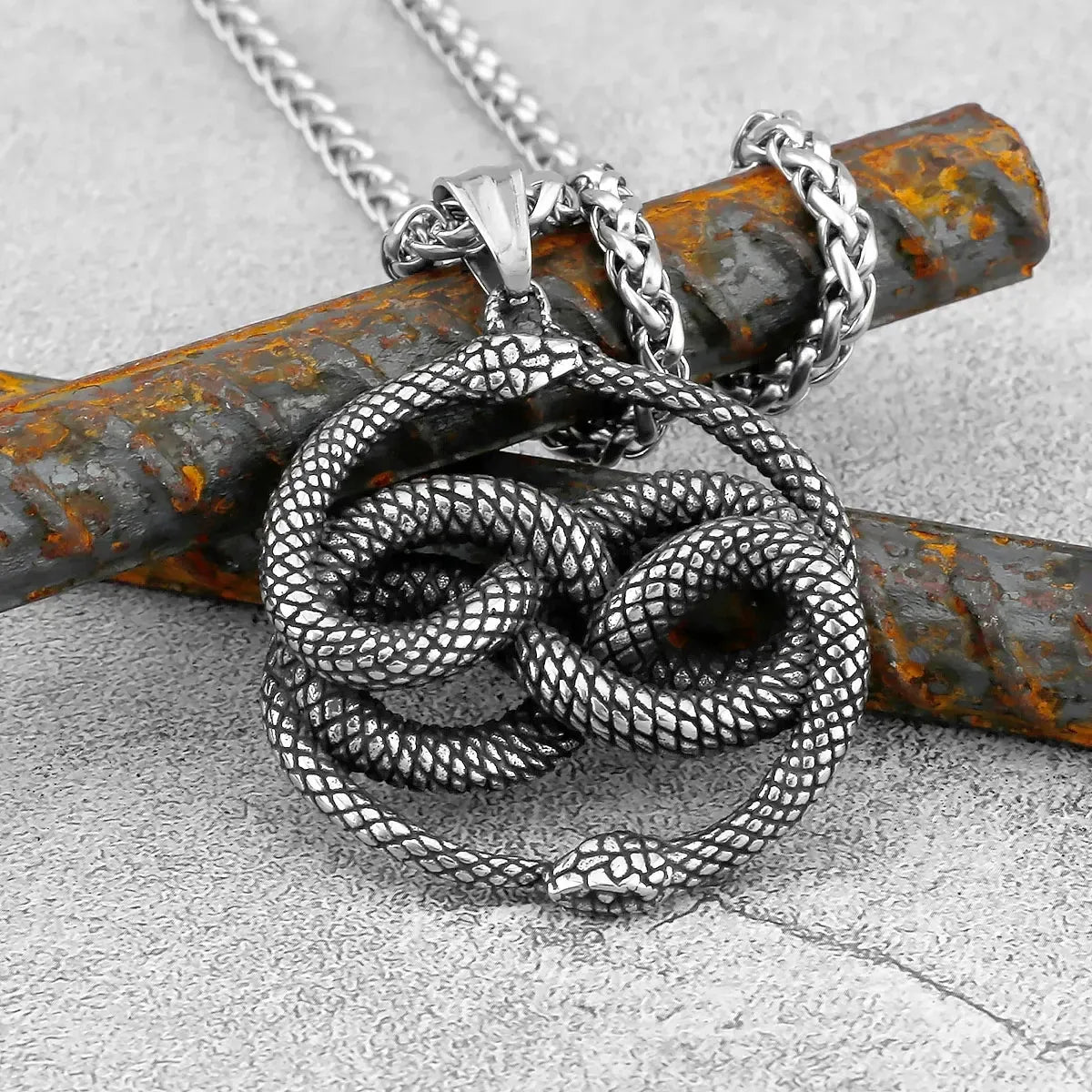 Collier Double Ouroboros Entrelacé