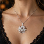 Collier Fleur de Vie Couronne de Pétales - Vignette | Médiéfan
