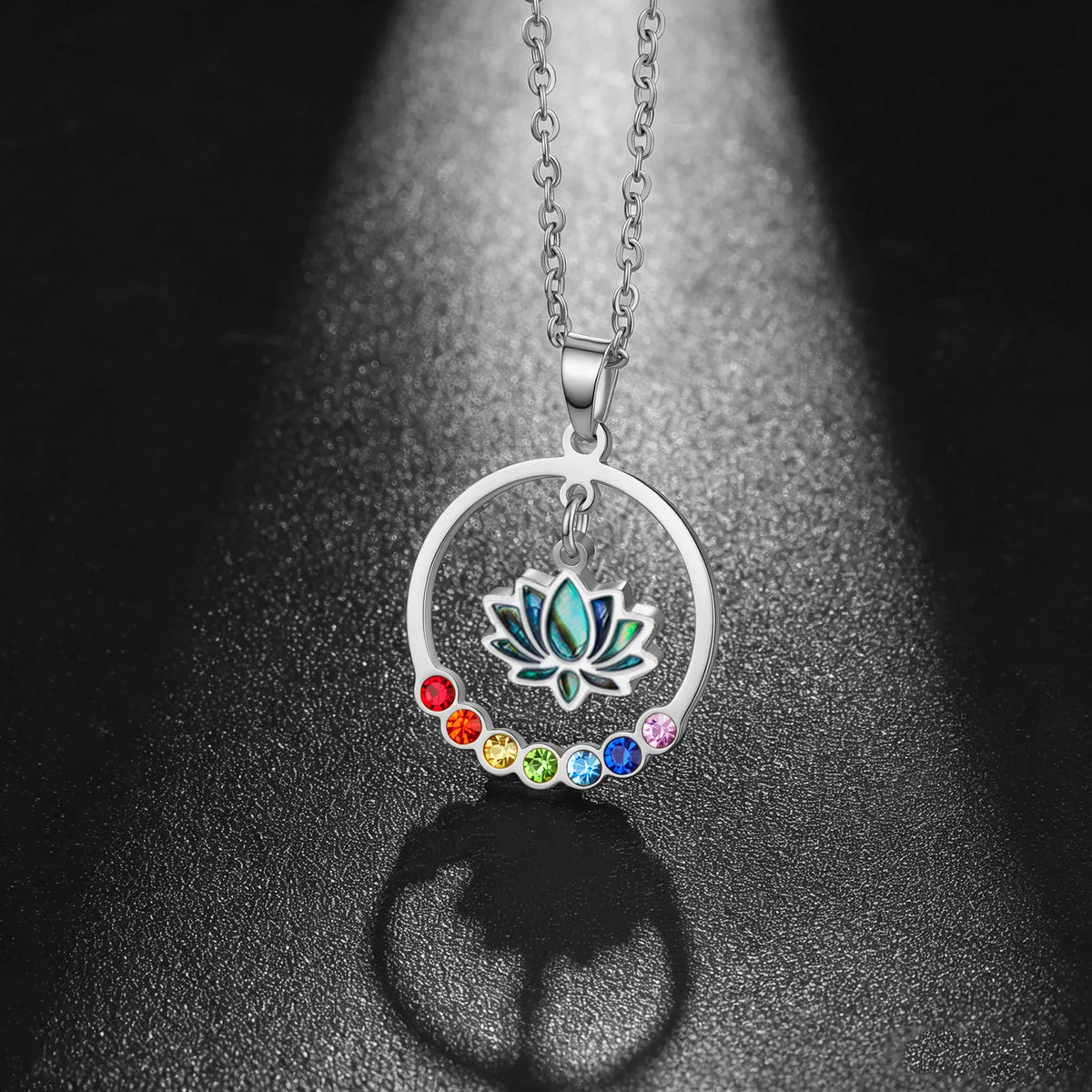 Collier Lotus Irisé dans un Cercle 7 Chakras
