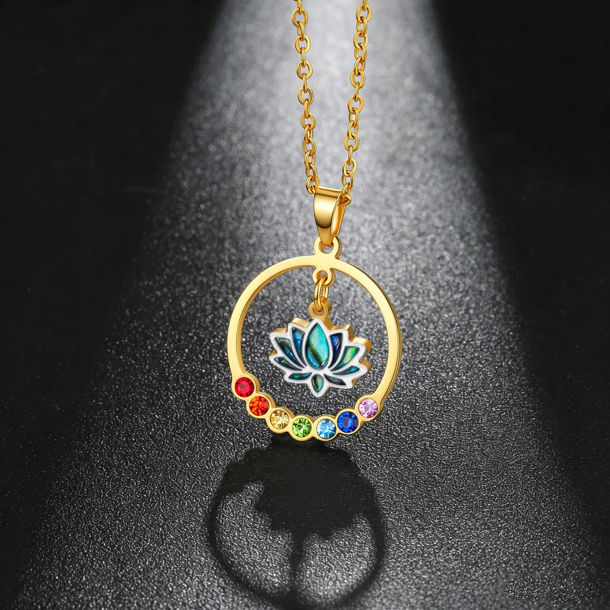 Collier Lotus Irisé dans un Cercle 7 Chakras