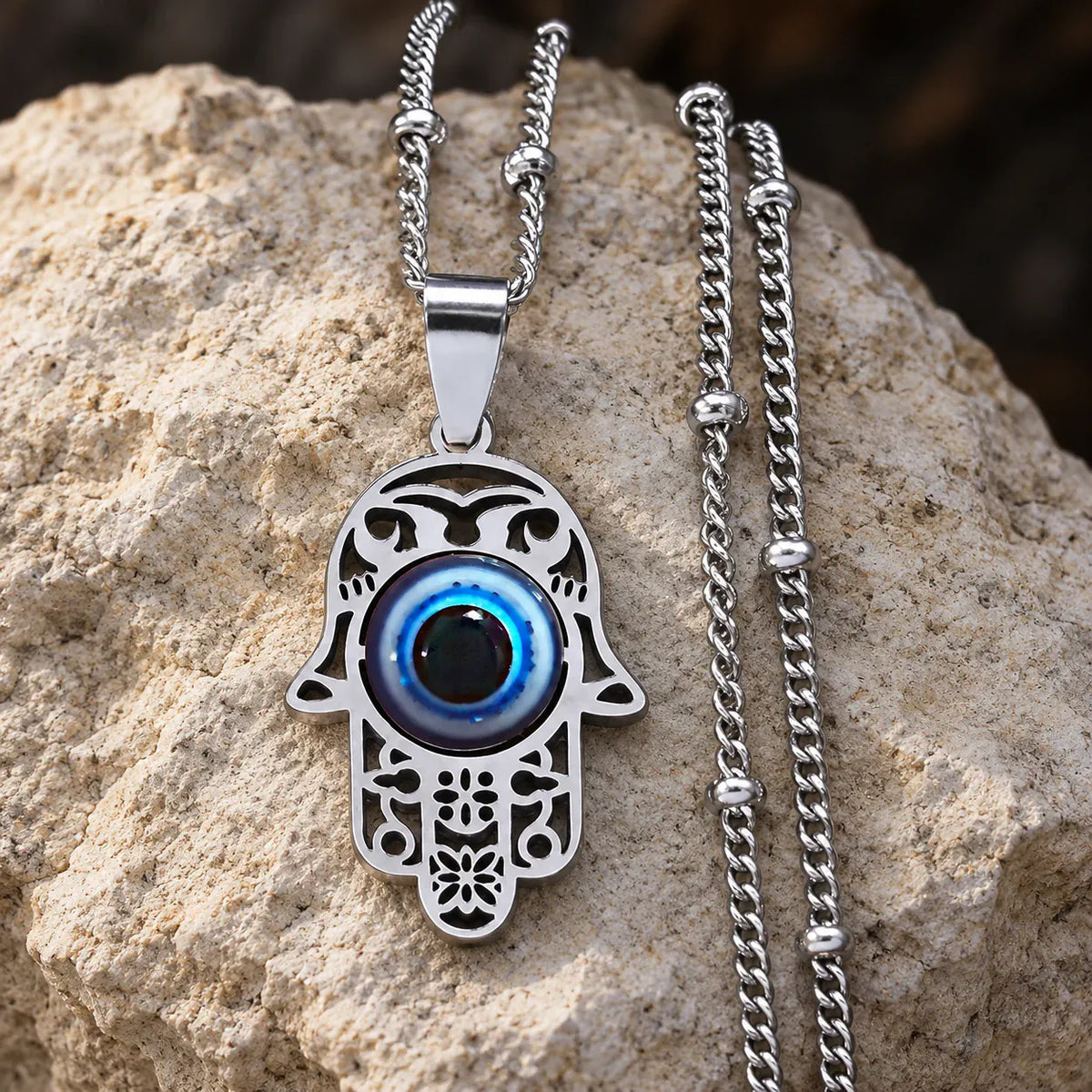 Collier Main de Fatima Ajourée Grand Œil Bleu