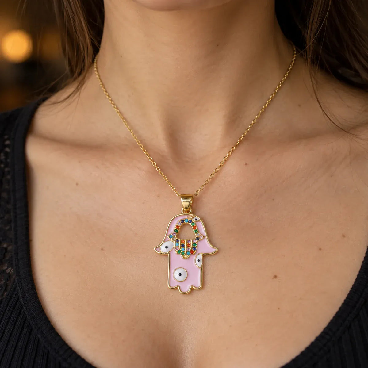 Collier Main de Fatima Émail Rose et Zircons Colorés Doré