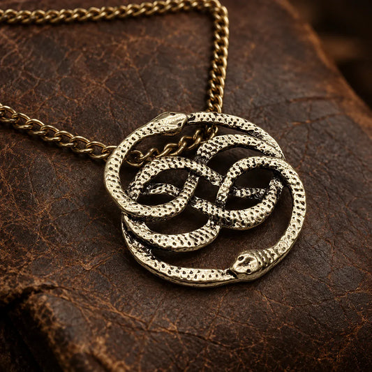 Collier Médaillon aux Serpents Entrelacés