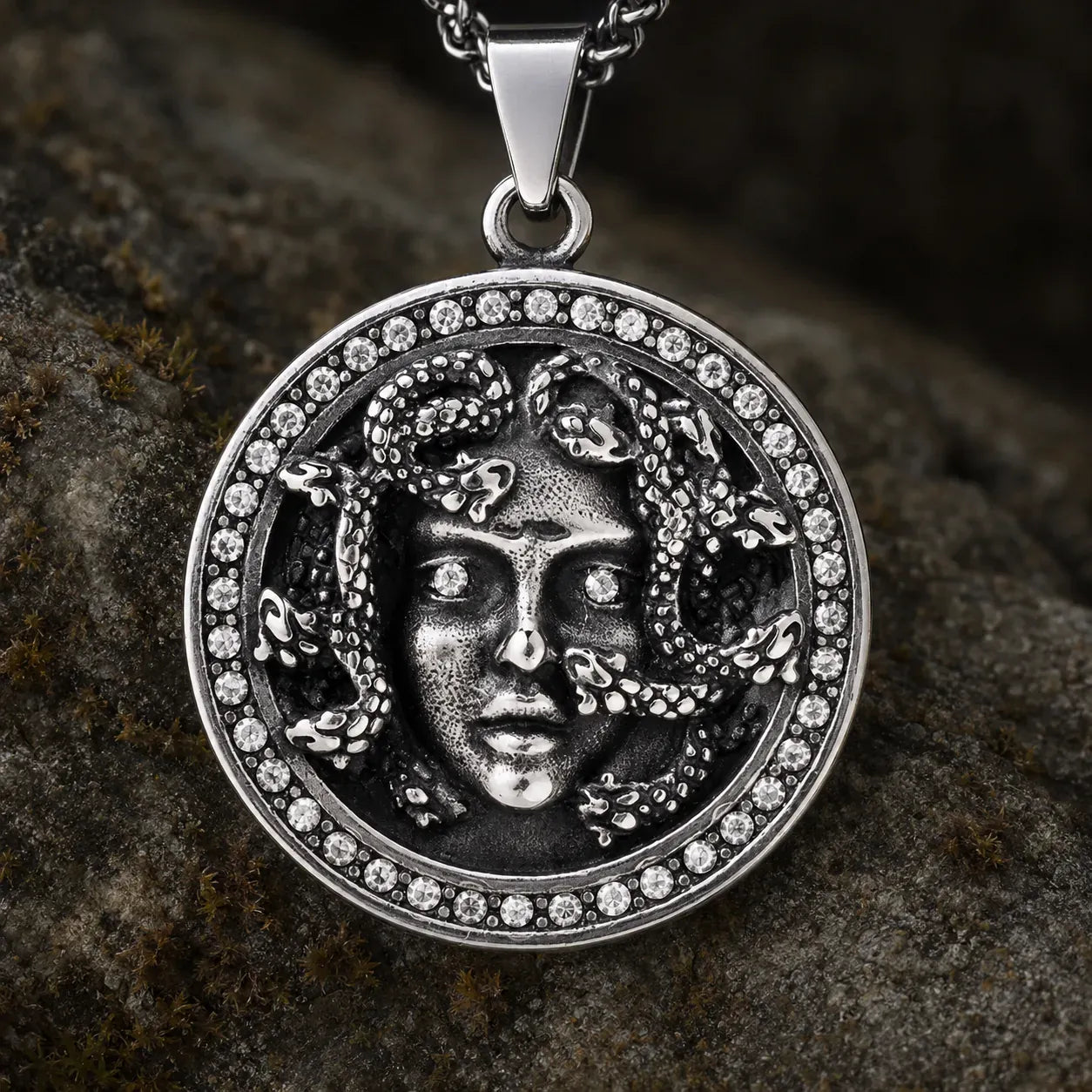Collier Médaillon de Méduse