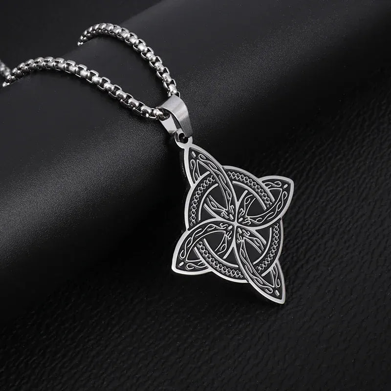 Collier Nœud de Sorcière aux Entrelacs Celtiques