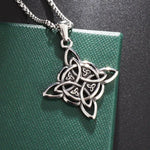 Collier Nœud de Sorcière aux Quatre Triquetras - Vignette | Médiéfan