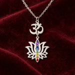 Collier Om et Lotus à Goutte Violette 7 Chakras - Vignette | Médiéfan
