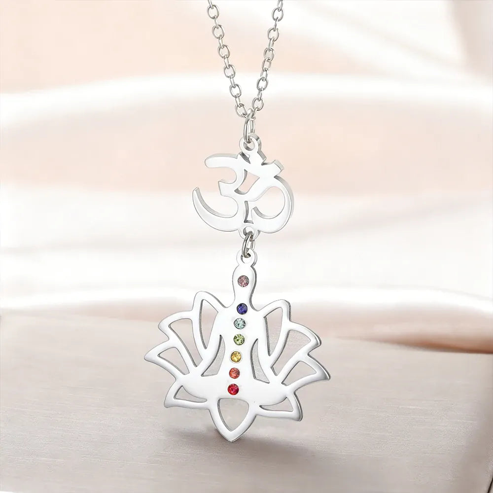 Collier Om et Yogi en Lotus 7 Chakras